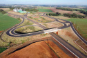 Obras do  Contorno Noroeste de Pato Branco com um viaduto erguido sobre a BR-158, uma ponte sobre o Rio Ligeiro e cinco quilômetros de rodovia até a PR-493 em Itapejara D Oeste. O objetivo é enviar todo o tráfego  de caminhões, para o contorno, aliviando o trânsito urbano.Foto: Geraldo Bubniak/AEN