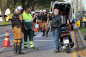 Curitiba, 27 de Julho de 2020. Em comemoração ao Dia do Motociclista, BPTran faz blitz educativa para distribuir antena corta linha.   - Soldado Ismael Ponchio.