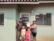 Dez famílias carentes do distrito de Yolanda, em Ubiratã, na região centro-oeste do Paraná, receberam nesta sexta-feira (14) as chaves de novas casas populares construídas na localidade. A obra recebeu R$ 1,3 milhão de investimento da Itaipu Binacional, valor utilizado para custear integralmente o os imóveis ao público beneficiado. (Fotos: Cohapar)