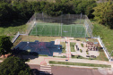 Meu Campinho em Maringa. O espaço tem um campo de futebol de grama sintética, playground com piso emborrachado e com iluminação, bicicletários, bebedouro, mesas de jogos, floreiras e lixeiras -  04/08/2020 -  Foto: Geraldo Bubniak/AEN