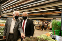 O governador Ratinho Junior e o vice-governador, Darci Piana,  durante a inauguração da 13ª loja da rede de supermercados Festval do grupo Beal em Curitiba. Foto: Camila Tonett