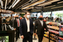 O governador Ratinho Junior e o vice-governador, Darci Piana,  durante a inauguração da 13ª loja da rede de supermercados Festval do grupo Beal em Curitiba. Foto: Camila Tonett