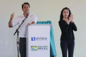 O governador Carlos Massa Ratinho Junior e o presidente da República Jair Bolsonaro assinaram nesta sexta-feira (06) o convênio que vai permitir a reestruturação e modernização de parte do trecho paranaense da BR-487, a chamada Estrada Boiadeira.