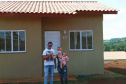 Quarenta famílias de Marmeleiro, município na região Sudoeste do Paraná, realizaram nesta quarta-feira (25) o sonho da casa própria. Elas foram beneficiadas por um projeto habitacional do Governo do Estado, feito em parceria com a prefeitura, com investimentos de aproximadamente R$ 2,6 milhões. Foto: Cohapar