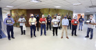 A Portos do Paraná iniciou nesta segunda-feira (25) a entrega de uma placa simbólica de agradecimento para os mais antigos empregados.  -  Paranaguá, 25/01/2021  -  Foto: Claudio Neves/Portos do Paraná