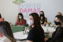 A primeira-dama do Paraná, Luciana Saito Massa, presidiu nesta terça-feira (4), em Curitiba, o primeiro Encontro de Primeiras-Damas do Paraná. A iniciativa tem como objetivo promover um debate entre as primeiras-damas de todos os municípios paranaenses sobre políticas públicas direcionadas à área social e à mulher. 