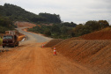 O governador Carlos Massa Ratinho Junior visita nesta quinta-feira (6) as obras da PRC-239, entre Pitanga e Mato Rico, no Centro do Estado. O Governo do Paraná está investindo quase R$ 90 milhões na implantação de 43 quilômetros de asfalto. 06/05/2021 - Foto: Geraldo Bubniak/AEN