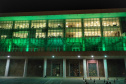 Iluminação verde do Palácio Iguaçu lembra a Semana da Pessoa com Esquizofrenia. Foto: Alessandro Vieira/AEN