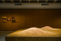O Museu Oscar Niemeyer (MON) reabriu ao público com uma nova exposição: "Radical", primeira individual da artista Sonia Dias Souza, na Sala 1 do Museu. Com curadoria de Agnaldo Farias, a mostra tem caráter imersivo e reúne fotografias e instalações inéditas.  -  Curitiba, 10/06/2021  -  Foto: André Nacli