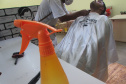 Presos da penitenciária de Cascavel participam de minicurso com barbeiro profissional  -  Foto: Depen-PR