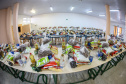 Com as escolas fechadas, boa parte da merenda escolar e kits de alimentos foram novamente distribuídos às famílias mais vulneráveis, repetindo o que havia sido feito em 2020- Foto: Geraldo Bubniak/AEN