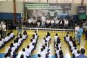 O governador Carlos Massa Ratinho Junior entregou nesta quinta-feira (04) mais 1.837 kits de uniformes para três colégios estaduais cívico-militares (CECM) de Umuarama, no Noroeste do Paraná. Foto:  Umuarama, 04/11/2021 - Foto: Ari Dias/AEN