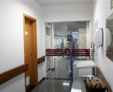 Pela primeira vez em mais de um ano, nenhum óbito é registrado no Paraná em decorrência da Covid-19 - Na foto, imagem ilustrativa da UTI COVID - Hospital Trabalhador em Curitiba - 14/11/2021 - Foto: Geraldo Bubniak/AEN