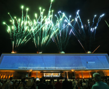 Natal Palácio Iguaçu continua a encantar com apresentações de música e luzes neste sábado