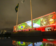Natal Palácio Iguaçu emociona, encanta e alegra crianças e adultos, afirmam espectadores