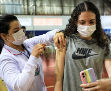 Secretaria de Estado da Saúde de São Paulo - VACINA DA GRIPE 💉 Quem  apresentar sintomas da doença pode tomar a vacina? 👉 Pessoas com sintomas  leves de tosse e coriza poderão
