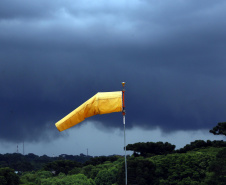 Tempo instável no Paraná traz chuvas e tempestade para o fim de semana