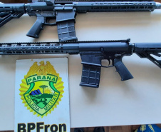 SINDIRECEITA - Analistas-Tributários em Medianeira/PR apreendem dois fuzis  AK-47, um fuzil FAL, uma metralhadora e 16 pistolas 9mm