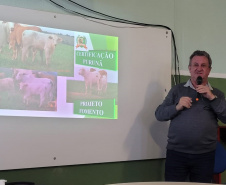 IDR-Paraná doa animais Purunã ao colégio agrícola de Palmeira