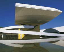 Museu Oscar Niemeyer inaugura espaço de convivência para visitantes