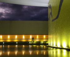 Museu Oscar Niemeyer promove nova edição do programa "Uma Noite no MON"