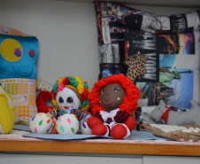 Pessoas privadas de liberdade fabricam brinquedos doados durante o Verão Maior Paraná