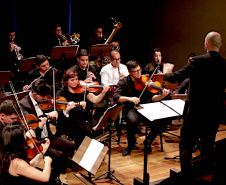 Compositor curitibano, Gabriel Hermes estreia sua segunda sinfonia com a Orquestra Novva de Curitiba