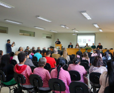 Custodiados da Polícia Penal recebem certificado de conclusão de curso de salgados em Cascavel