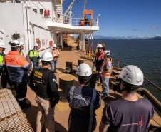 Portos do Paraná realiza simulado de resgate de trabalhador em mar