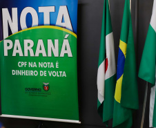   40º milionário da história do Nota Paraná recebe cheque simbólico em Cambé
