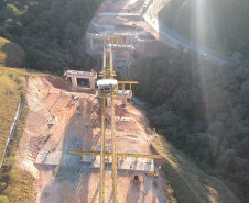 Transporte de vigas para pontes da Rodovia dos Minérios segue até o dia 22 