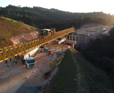 Transporte de vigas para pontes da Rodovia dos Minérios segue até o dia 22 