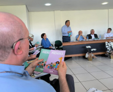  Secretário Estadual da Saúde destaca importância da vacinação e combate a dengue em encontro com bispos do Paraná