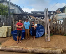 Moradores comemoram doação de caixas d'água em Arapoti e Carambeí 