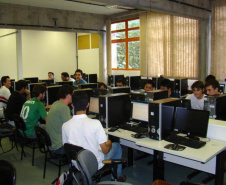 Governo investe em modernização de equipamentos de informática da  UEL