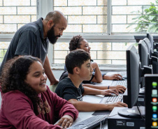 Concurso, intercâmbios, tecnologia e qualificação de professores marcam educação em 2023