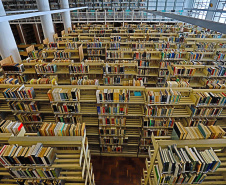 Edição emblemática: Biblioteca Pública do Paraná é tema do novo Cândido
