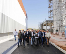 Carambeí, 13 de junho de 2024 - O governador Carlos Massa Ratinho Jr visita a nova fábrica de garrafas da Ambev, que está sendo construída em Carambeí, nos Campos Gerais.