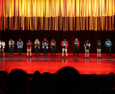 Crisálida: obra da Escola de Dança do Guaíra faz analogia às transformações da vida humana