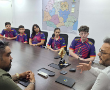 Fomento Paraná recebe equipe de estudantes que participaram de torneio internacional de robótica