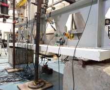 Pesquisa desenvolvida na UEM aponta viabilidade do aço reforçado por  nióbio para obras de construção
