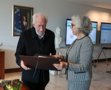 O governador em exercício Darci Piana recebe nesta terça-feira (16) a  Sra Maria Amarilla, Embaixadora do Paraguai.