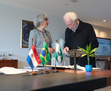 O governador em exercício Darci Piana recebe nesta terça-feira (16) a  Sra Maria Amarilla, Embaixadora do Paraguai.