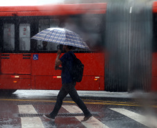 Curitiba bate média histórica de chuva para julho em menos de 15 dias