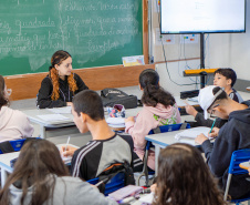  Cerca de um milhão de estudantes voltam às aulas, pela rede de ensino, nesta quarta-feira