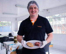 Apoiada pelo Estado, startup paranaense transforma  fungos em “carne”