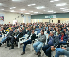 Em evento sobre produção de leite, Estado defende tecnologia e presença do jovem no campo