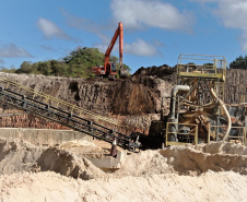 IAT APONTA QUE 71,97 MILHÕES DE TONELADAS DE MINÉRIOS FORAM COMERCIALIZADAS NO PARANÁ EM 2023