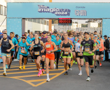 A capital paranaense foi sede neste domingo (4) da prova Disney Magic Run 2024, evento que contou com a participação de aproximadamente 5 mil atletas e aconteceu na Universidade Positivo.