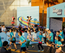 A capital paranaense foi sede neste domingo (4) da prova Disney Magic Run 2024, evento que contou com a participação de aproximadamente 5 mil atletas e aconteceu na Universidade Positivo.